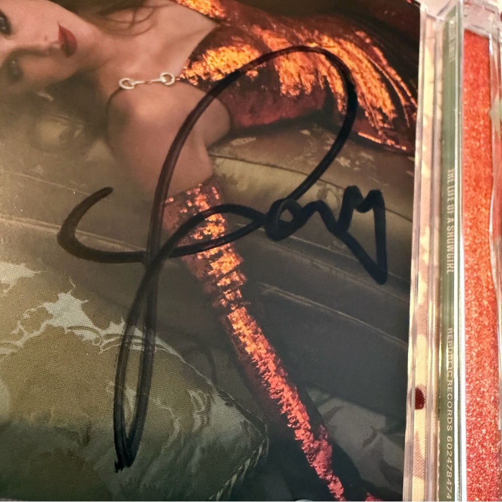 Signed Taylor Swift the life of a showgirl tloas cd photo 2 - Picture 3 of 5